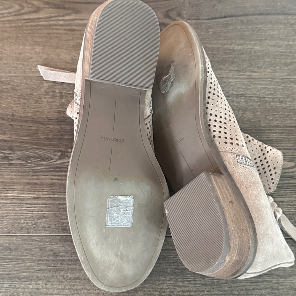Dolce Vita EUC Sofie Taupe Perforated Suede Ankle Booties 8.5 - Picture 5 of 9